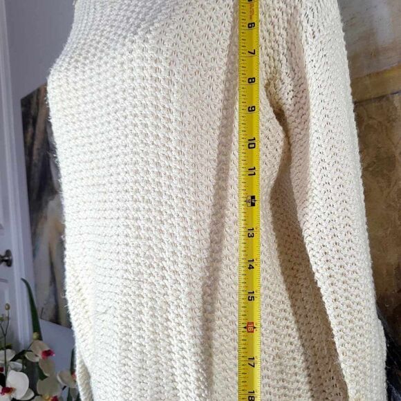 Used H and M knitted sweater Color Cream Size S. - Picture 6 of 7
